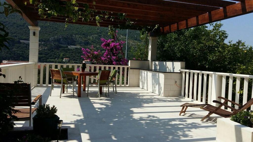 Apartments Husanovic Mokošica Exteriör bild